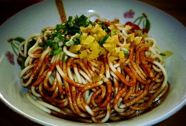 武汉美博会:热干面